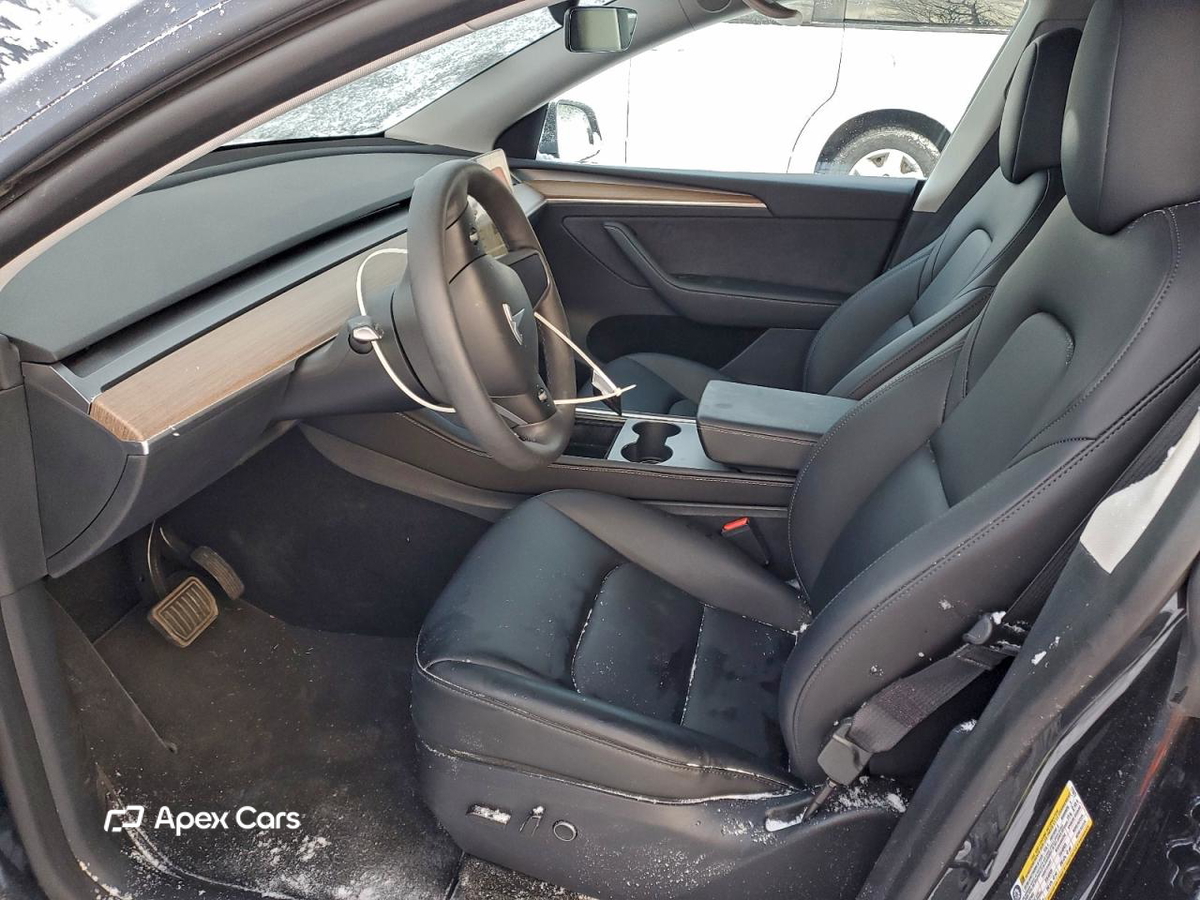 Tesla Model Y 2025