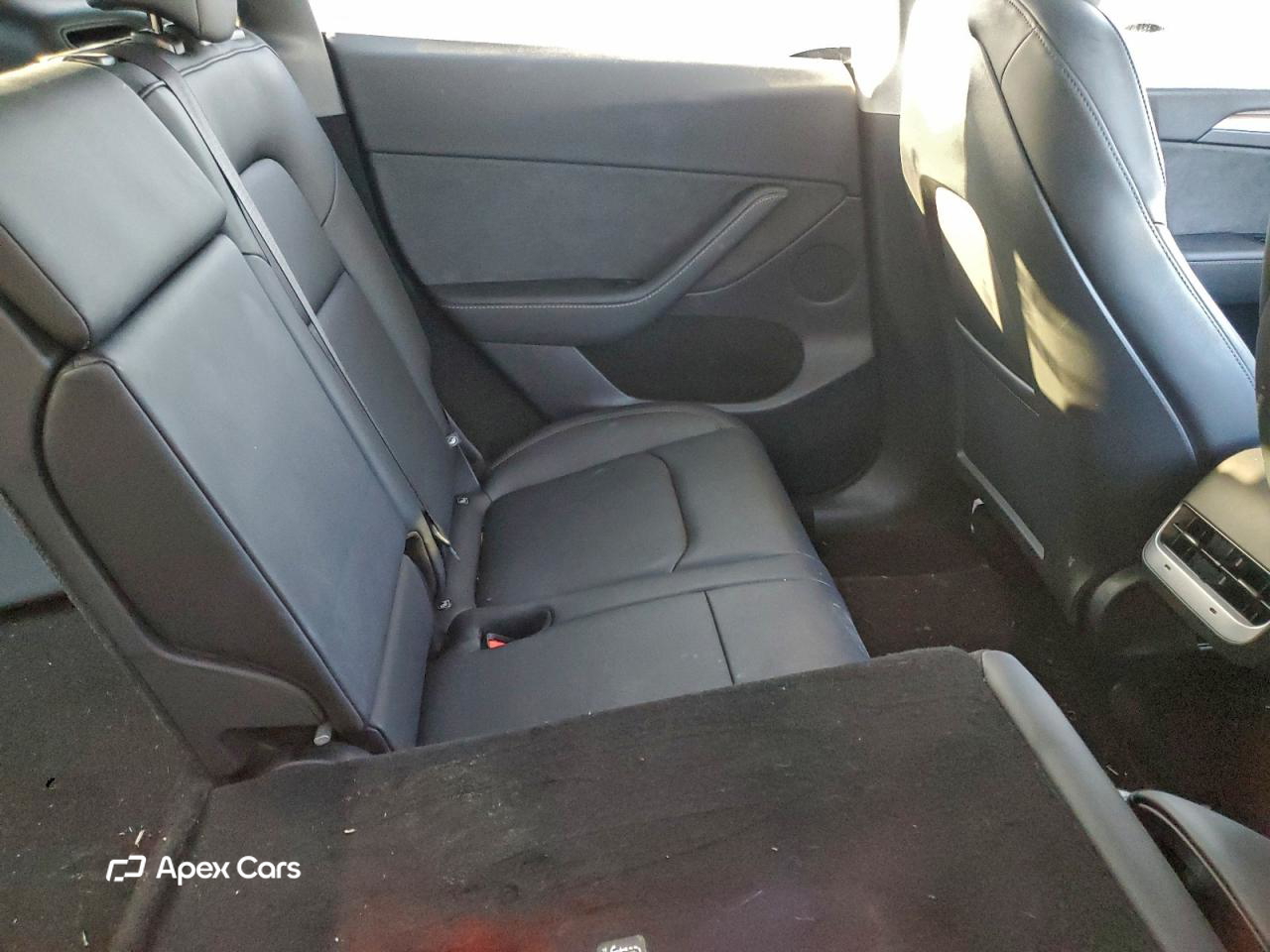 Tesla Model Y 2025