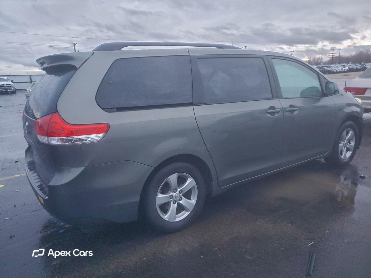 Toyota Sienna 2011