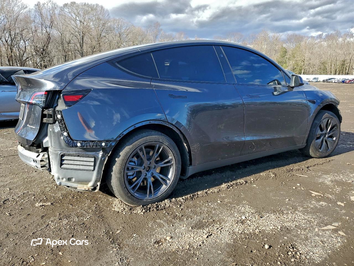 Tesla Model Y 2025