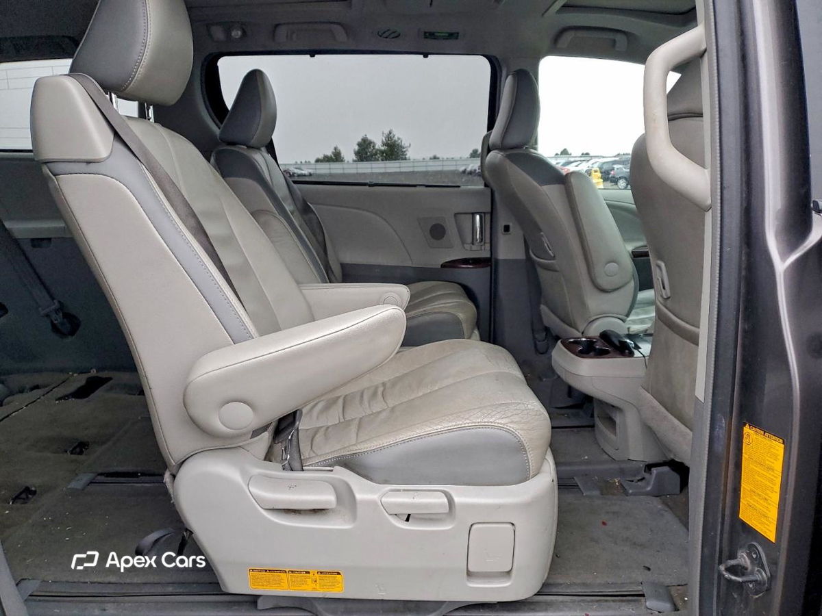 Toyota Sienna 2013