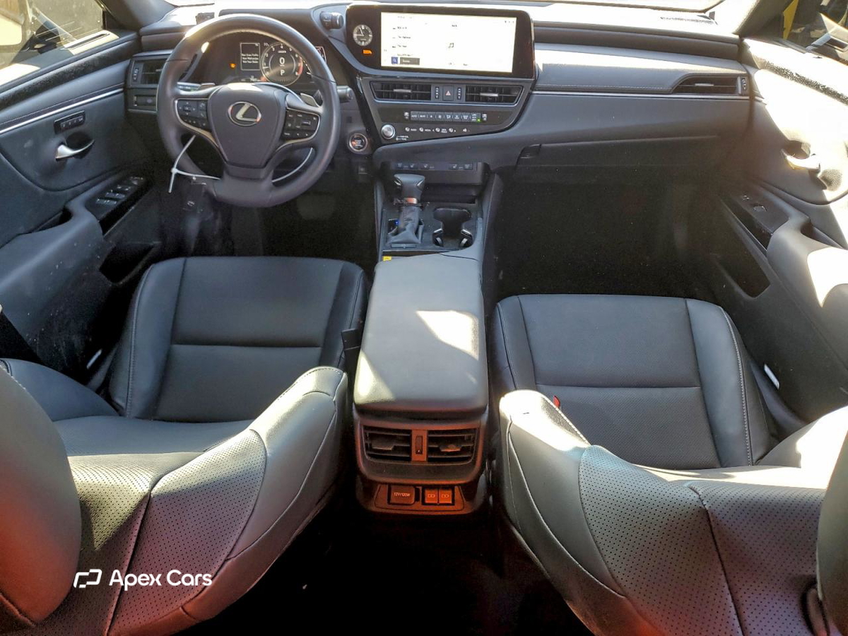 Lexus ES 2025