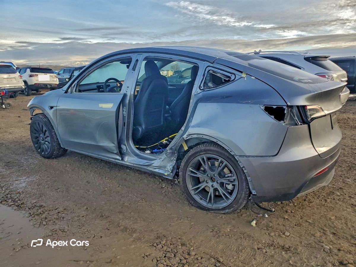 Tesla Model Y 2025