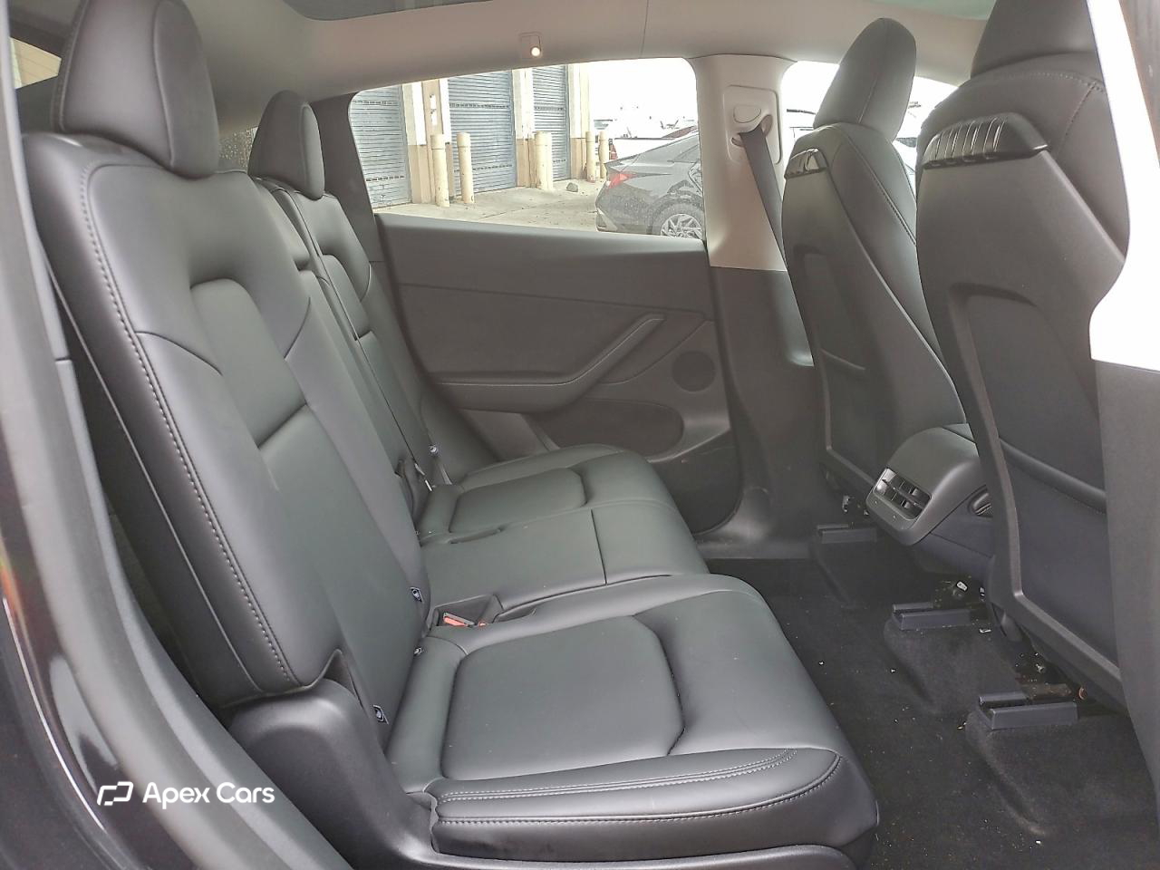 Tesla Model Y 2025