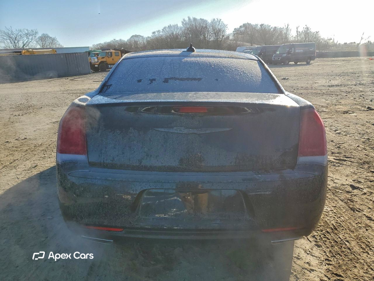 Chrysler 300 2021