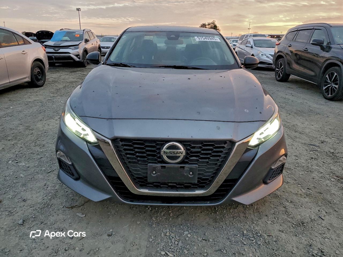 Nissan Altima 2022