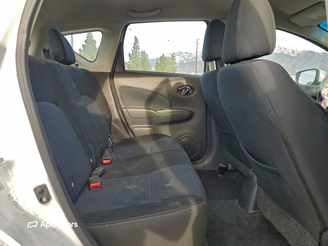 Nissan Versa 2015