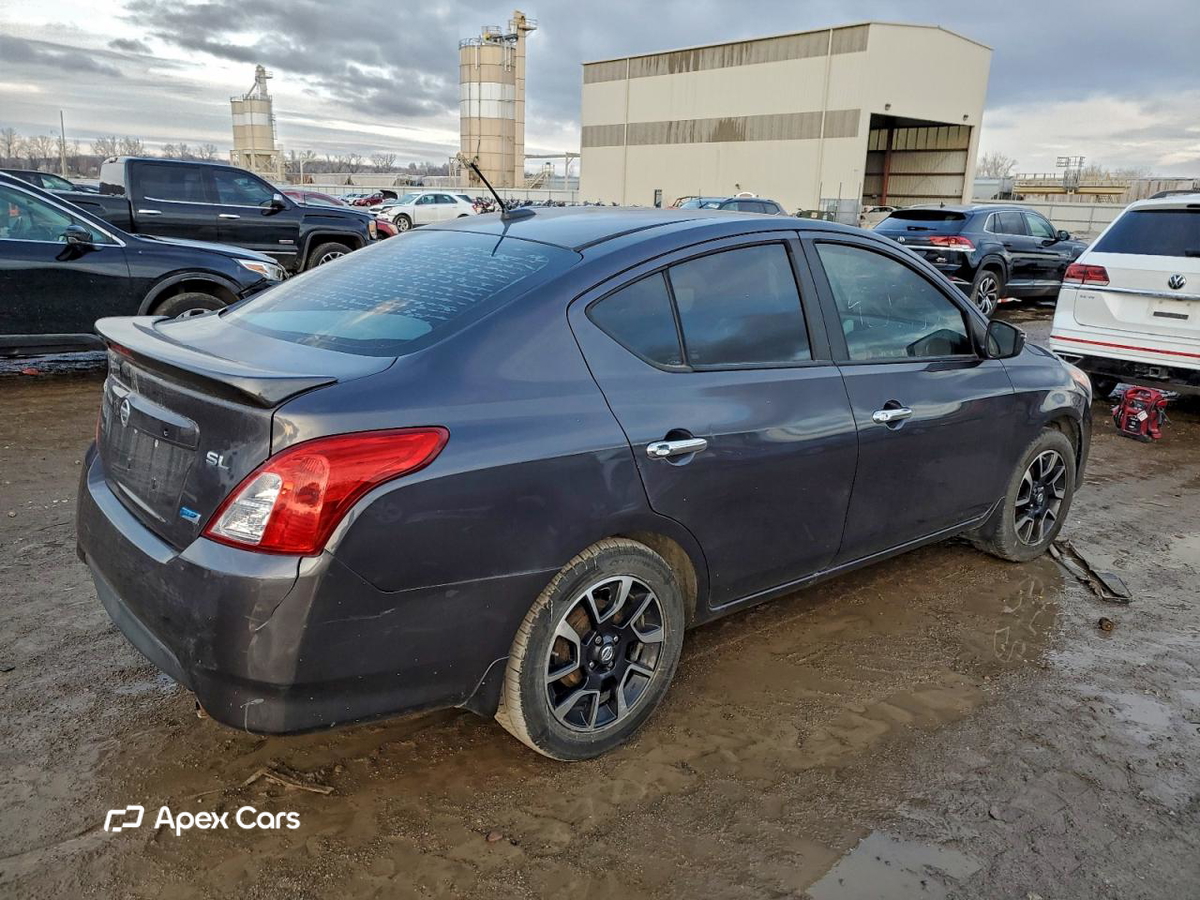 Nissan Versa 2015