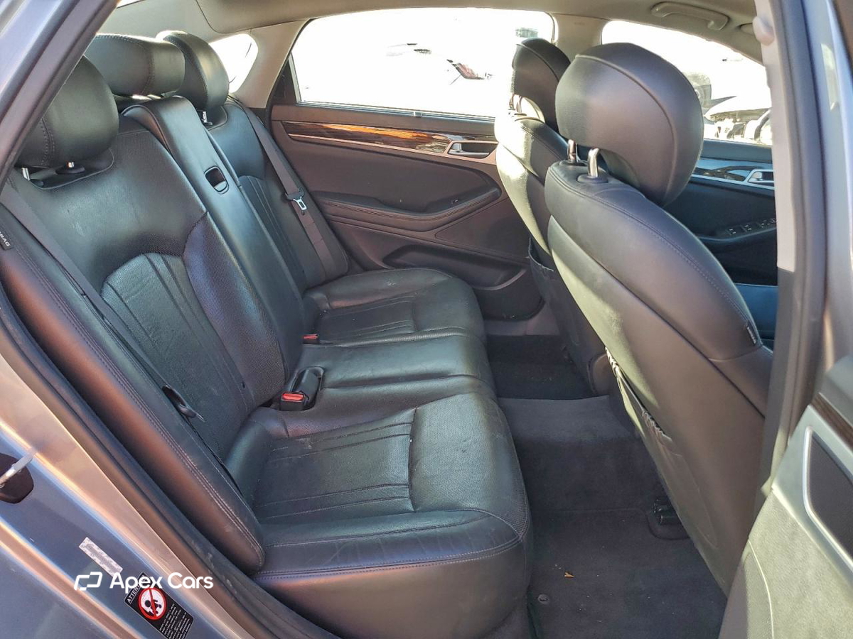 Hyundai Genesis 2015