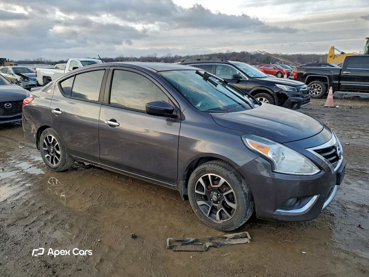 Nissan Versa 2015