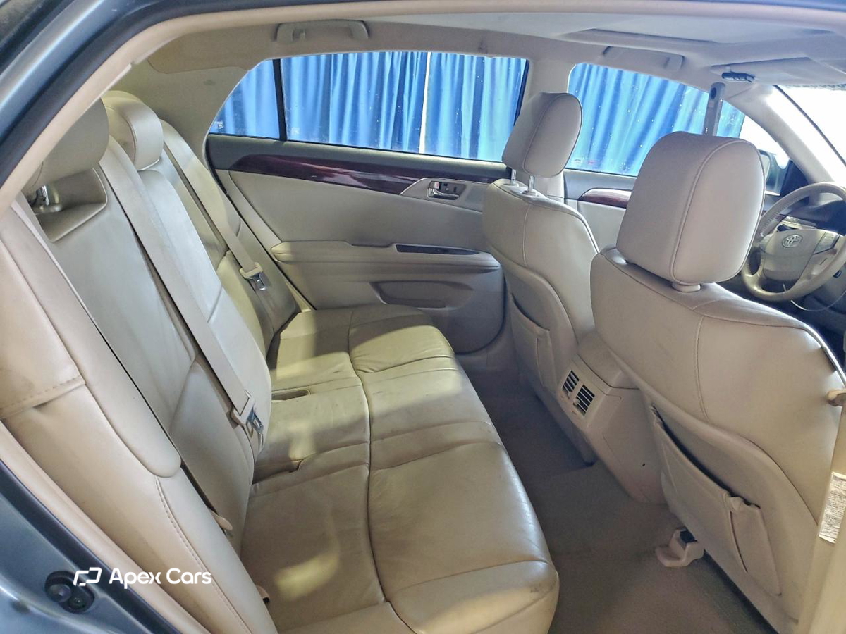 Toyota Avalon 2010