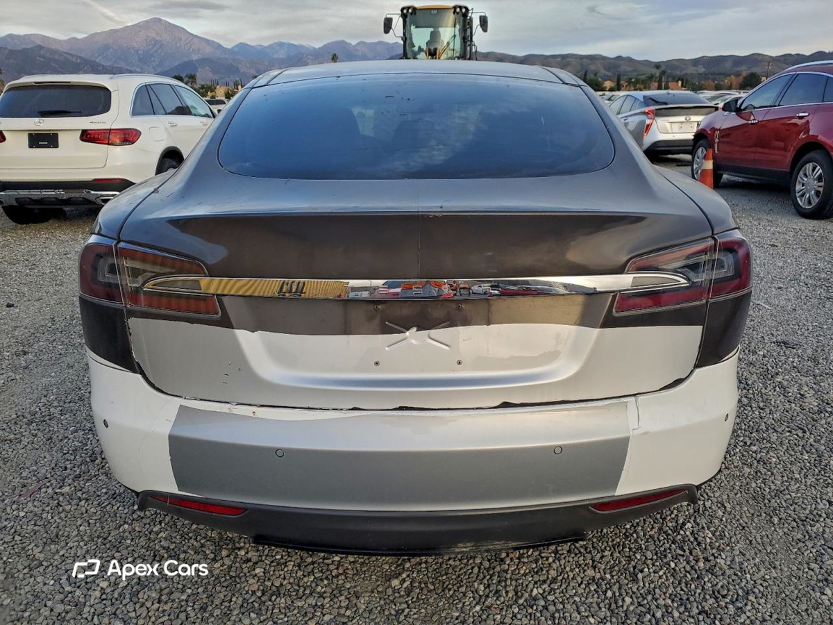 Tesla Model S 2015