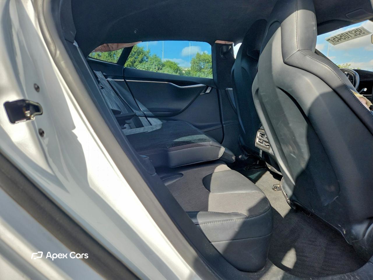 Tesla Model S 2015