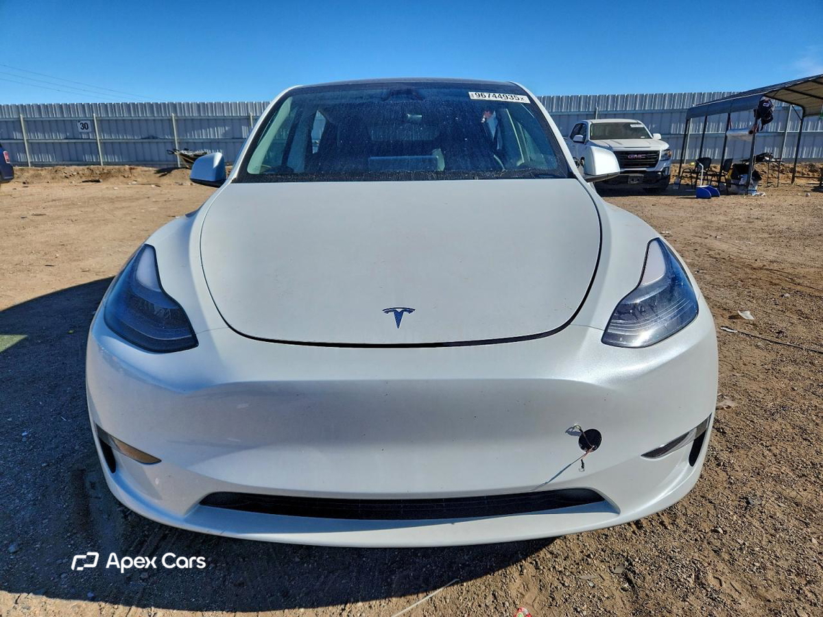 Tesla Model Y 2025