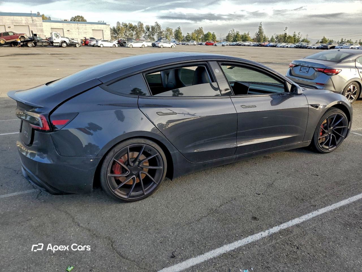 Tesla Model 3 2024