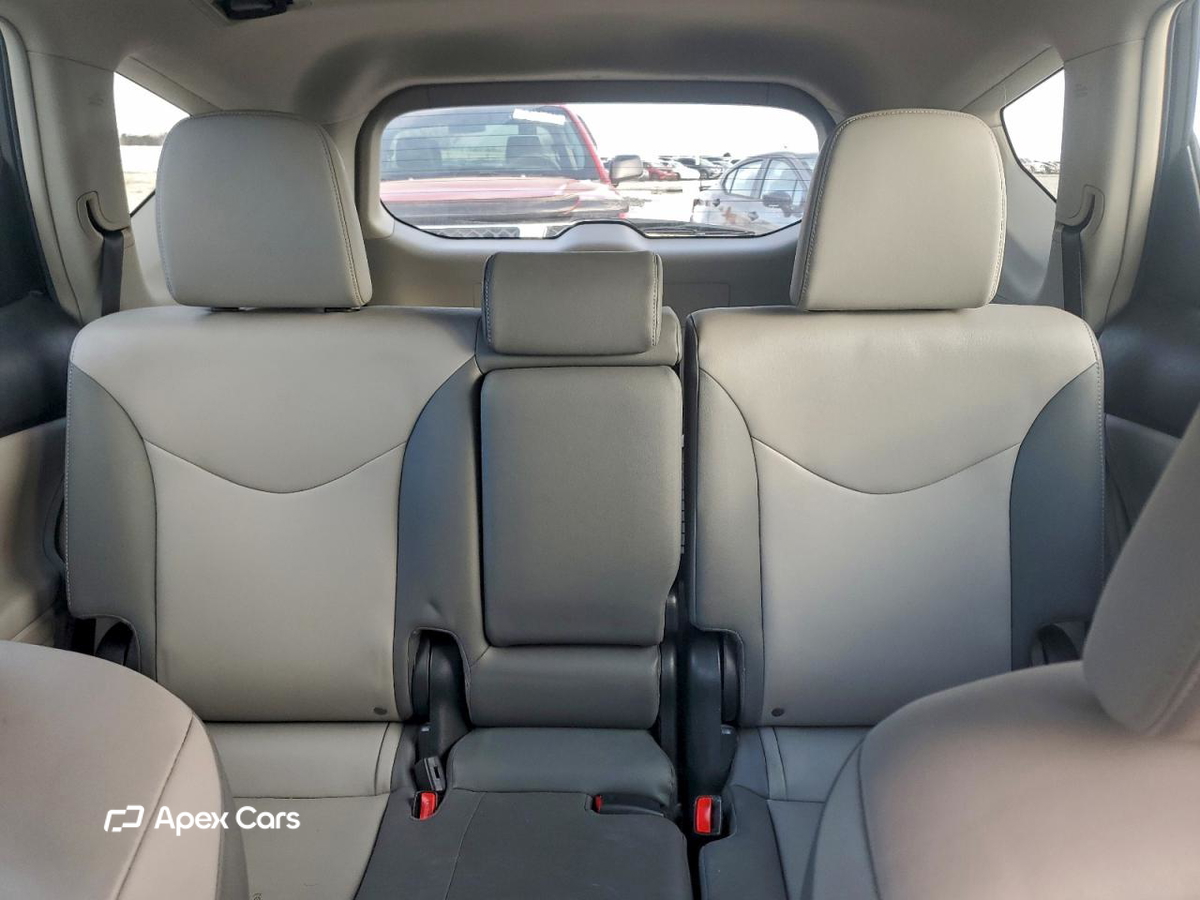 Toyota Prius v (+) 2015
