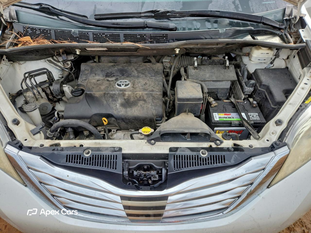 Toyota Sienna 2011