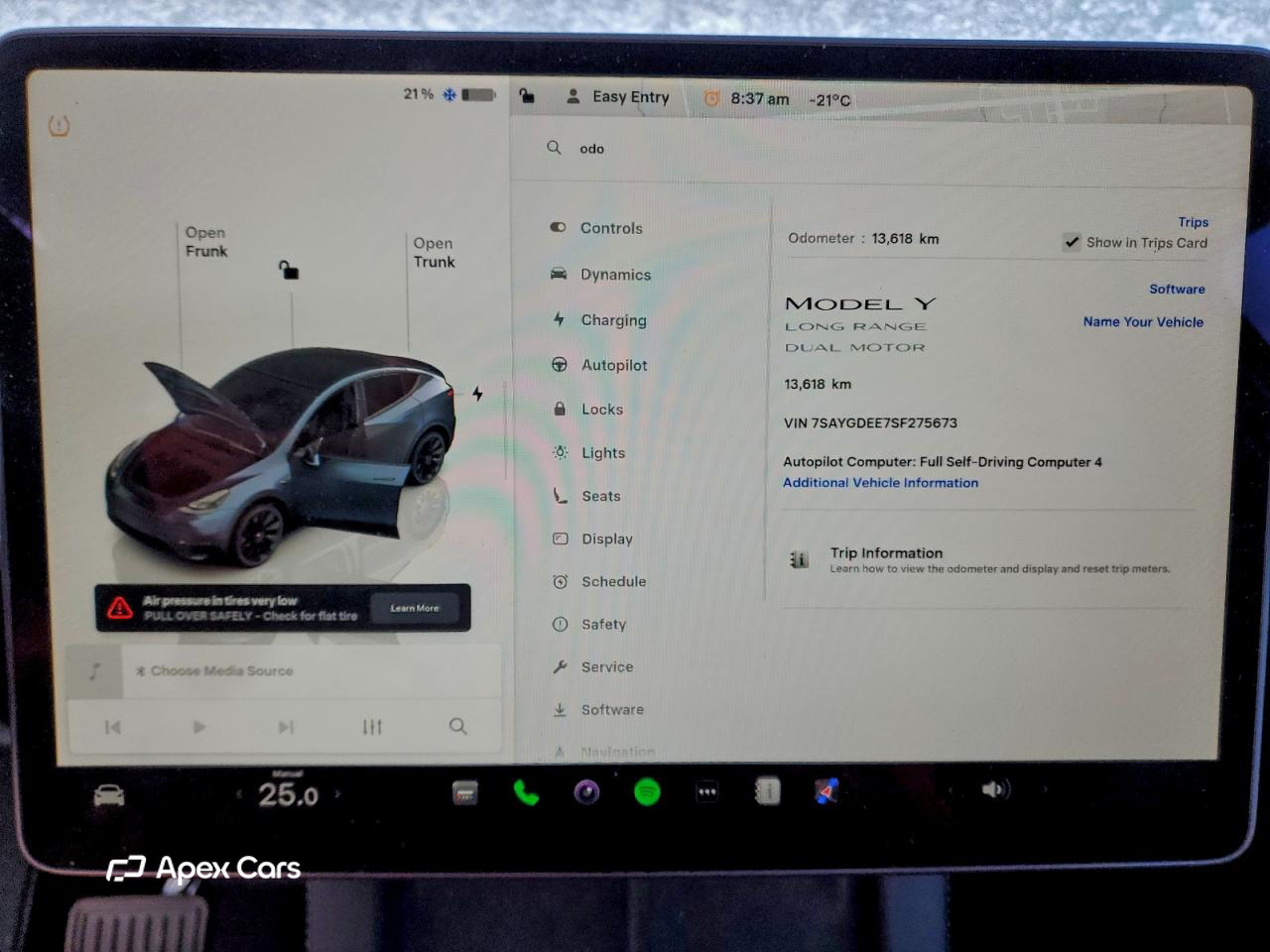 Tesla Model Y 2025