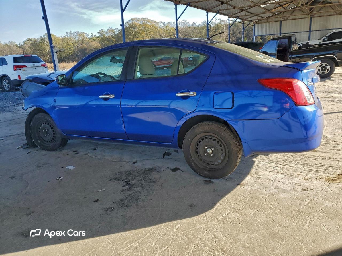 Nissan Versa 2015
