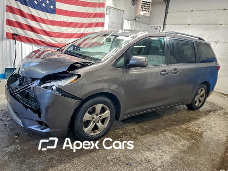 Toyota Sienna 2017 - Image 1 of 14