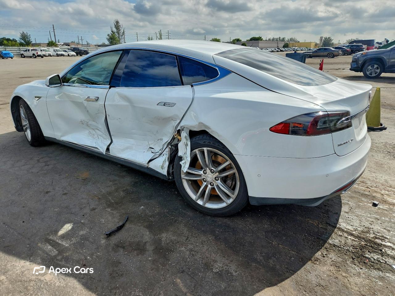 Tesla Model S 2015