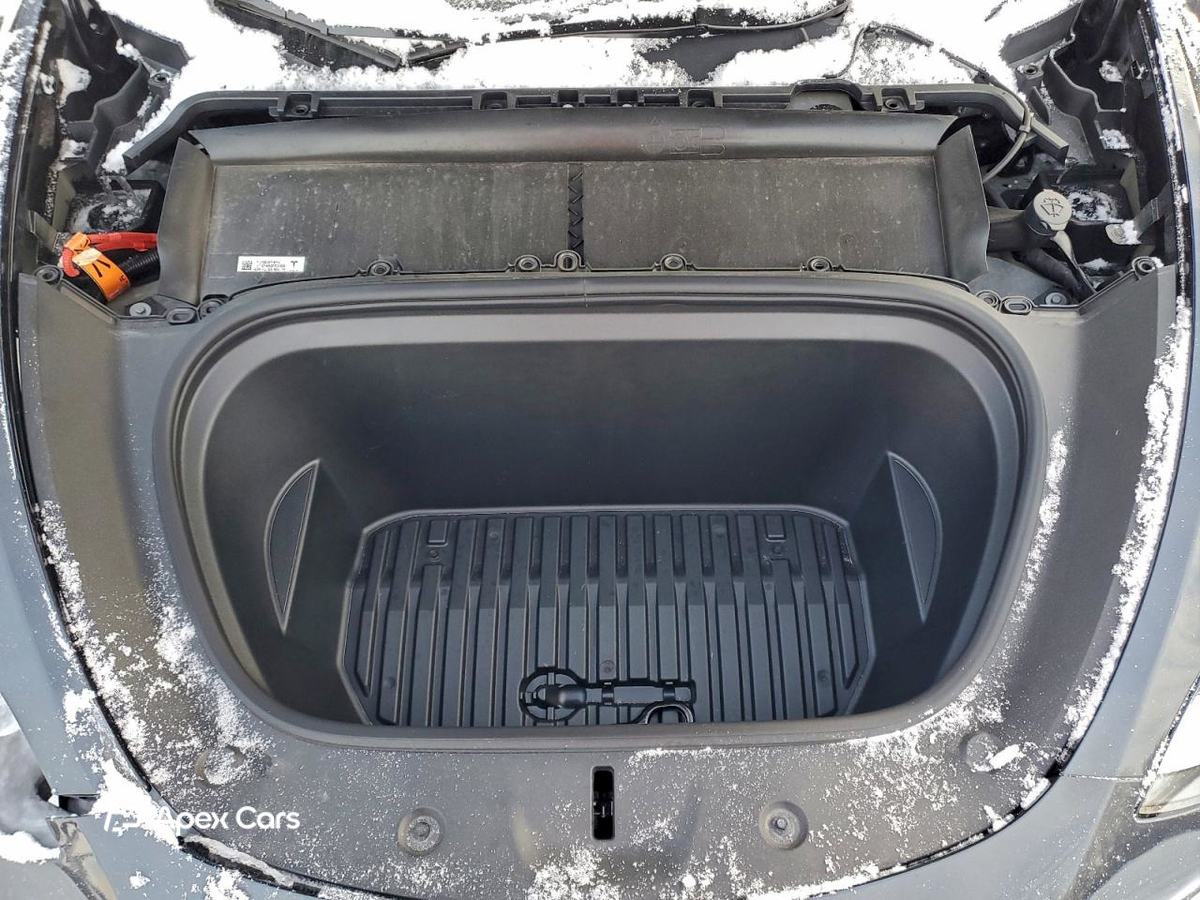 Tesla Model Y 2025