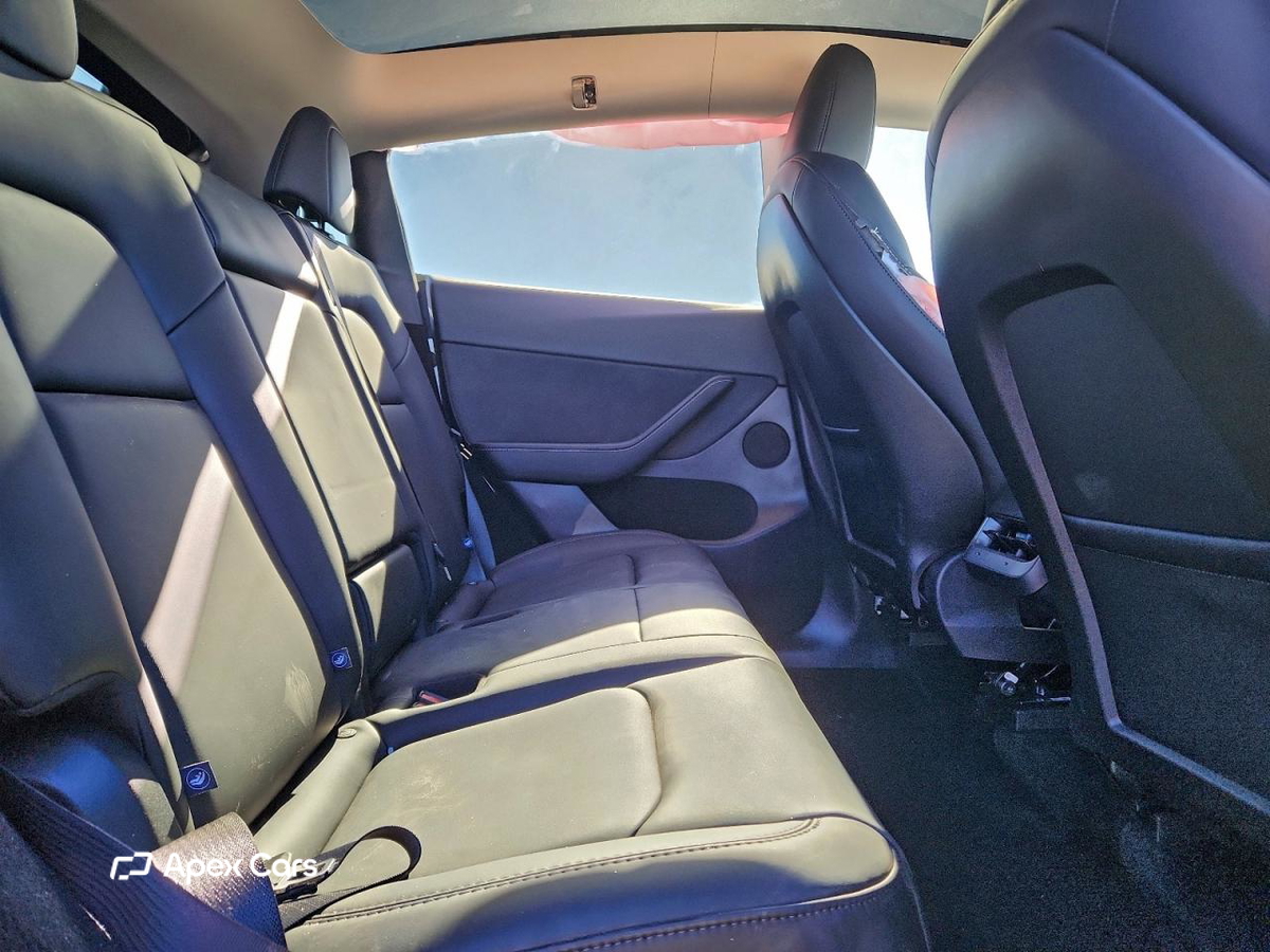 Tesla Model Y 2025