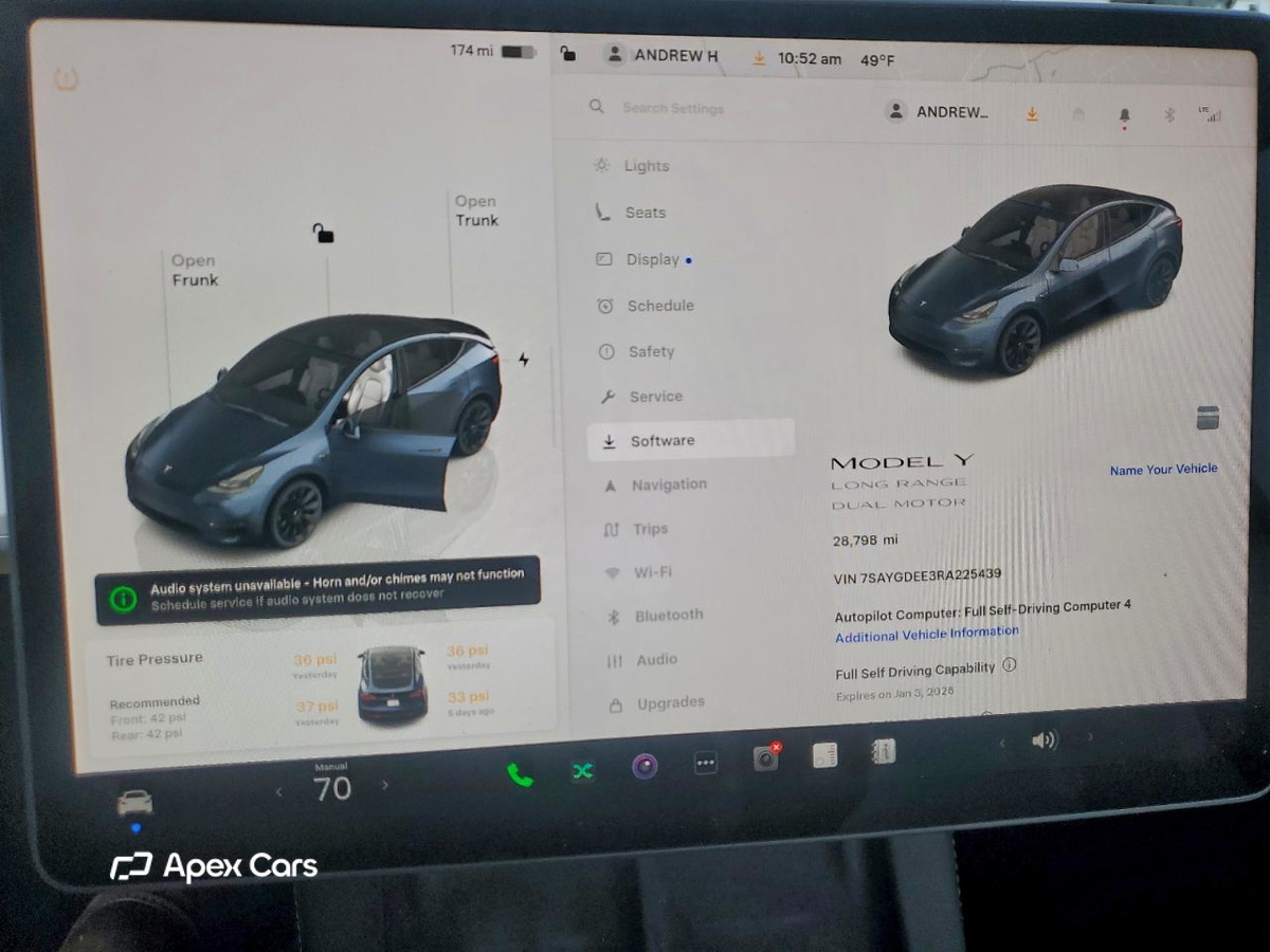 Tesla Model Y 2024