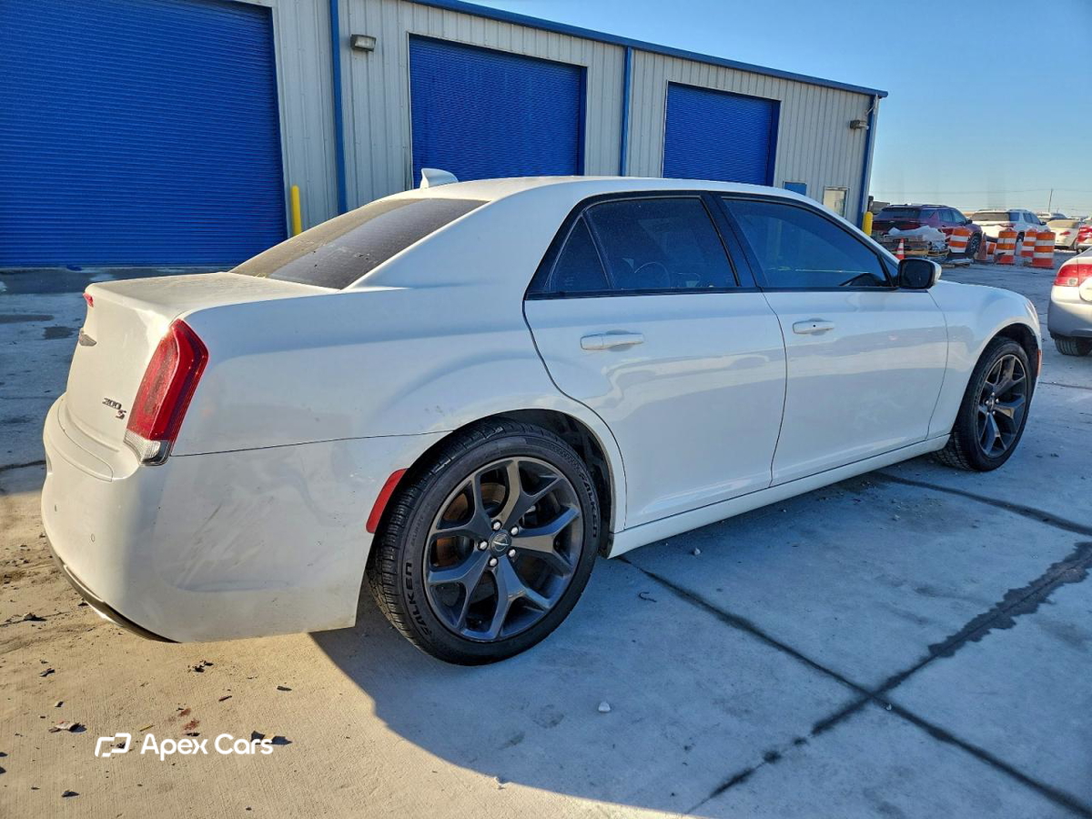 Chrysler 300 2021