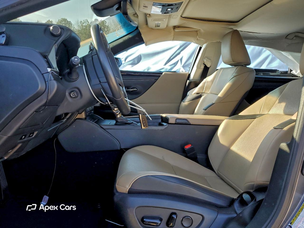 Lexus ES 2020