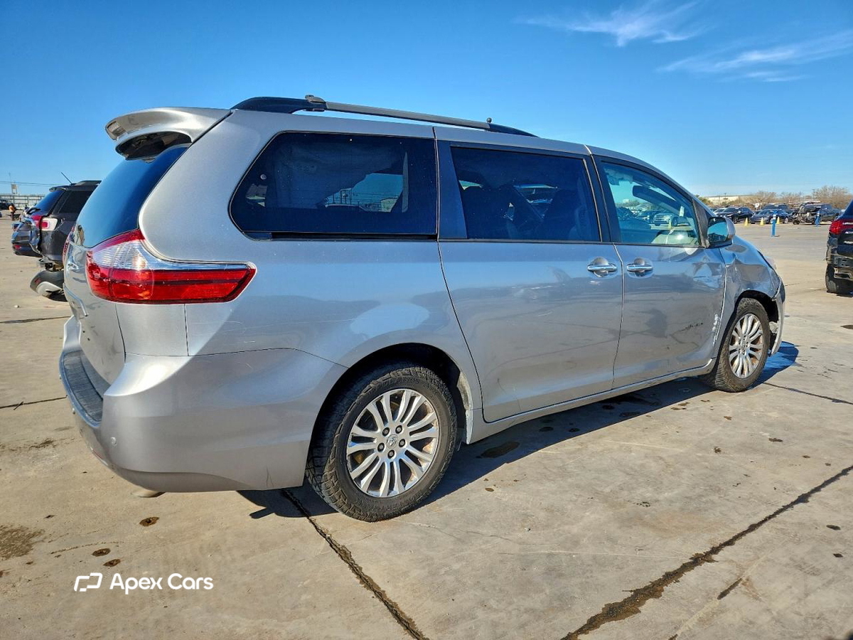Toyota Sienna 2016
