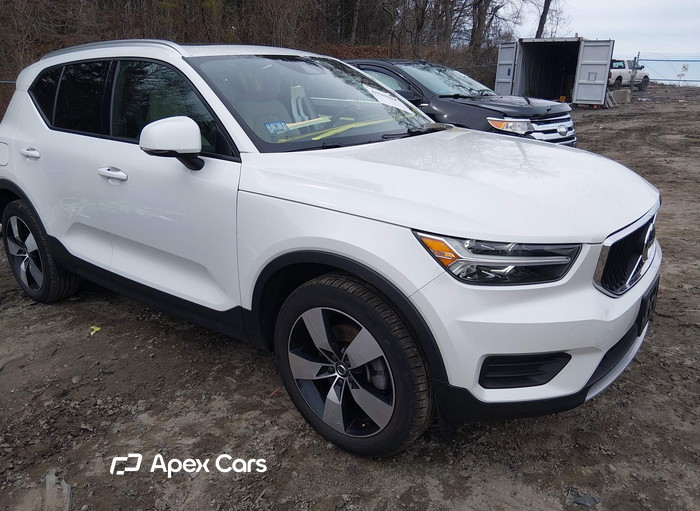 2022 Volvo XC40 - Image 1 of 5