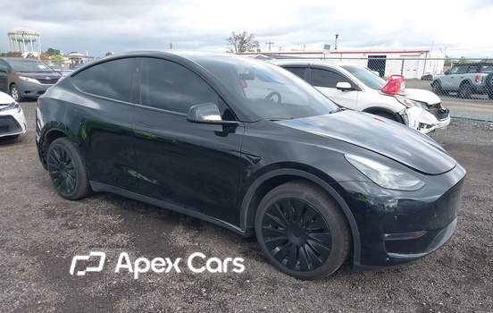 Tesla Model Y 2023 - Image 1 of 17