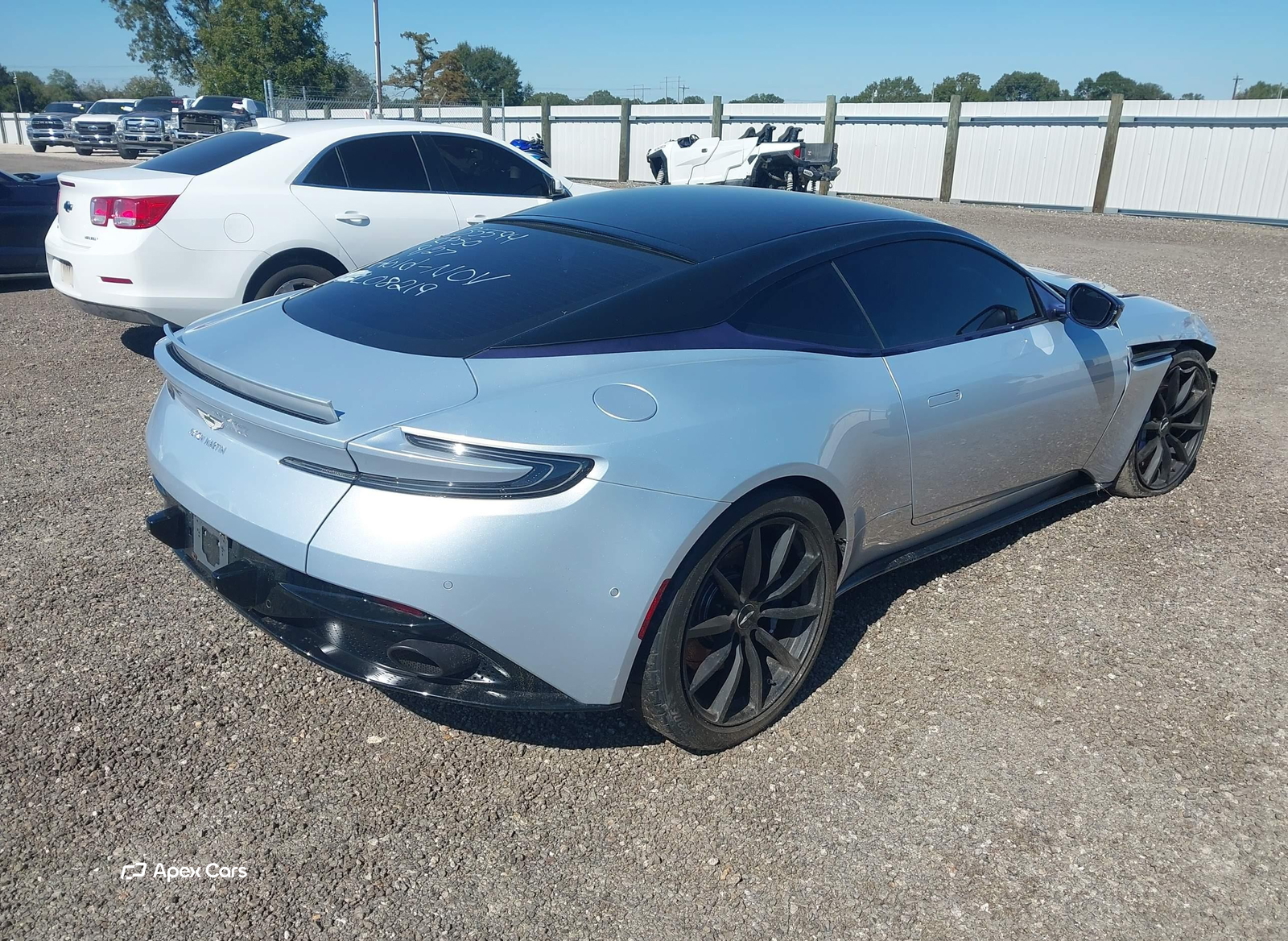 Aston Martin DB11 2019