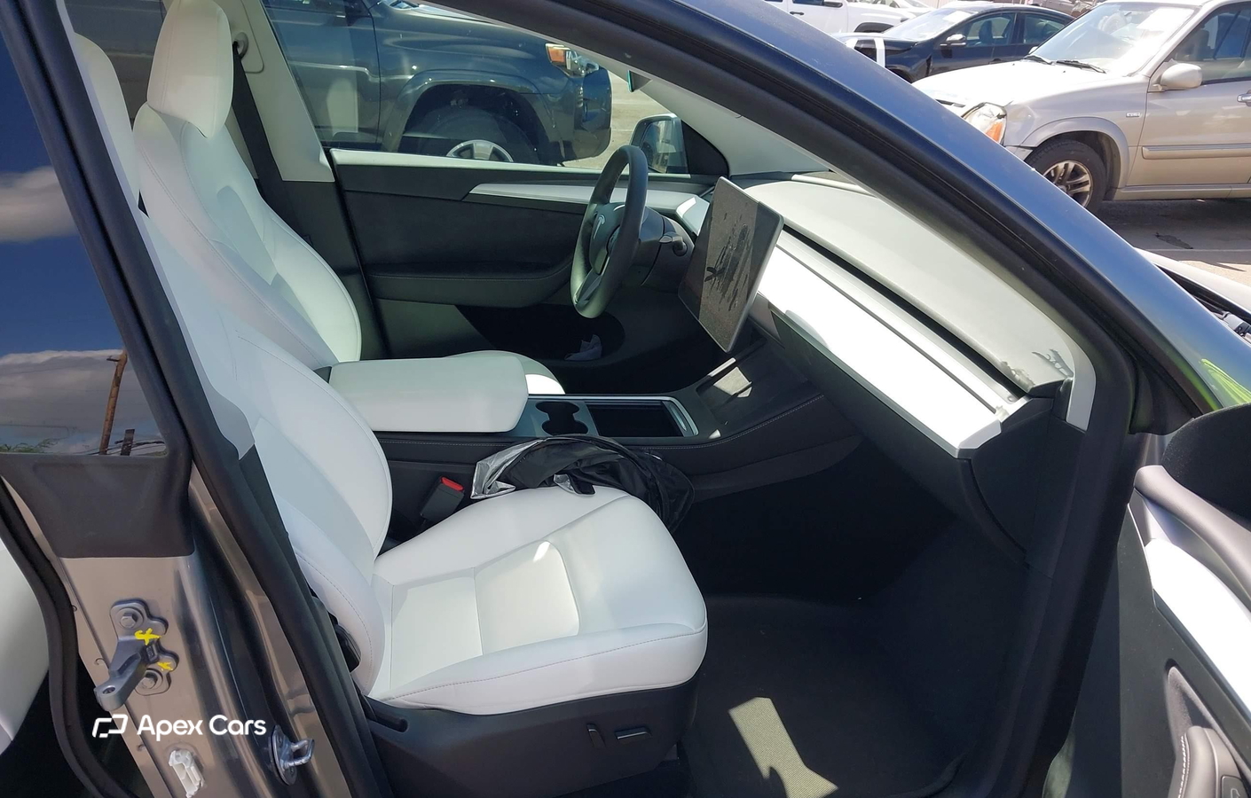 Tesla Model Y 2024