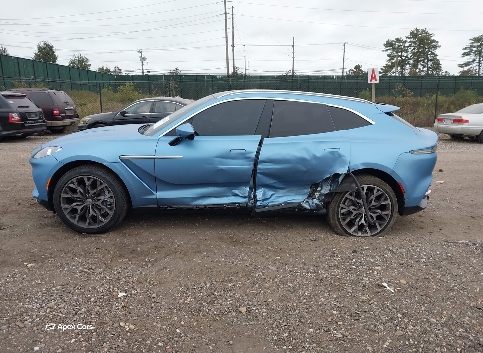 Aston Martin DBX 2021