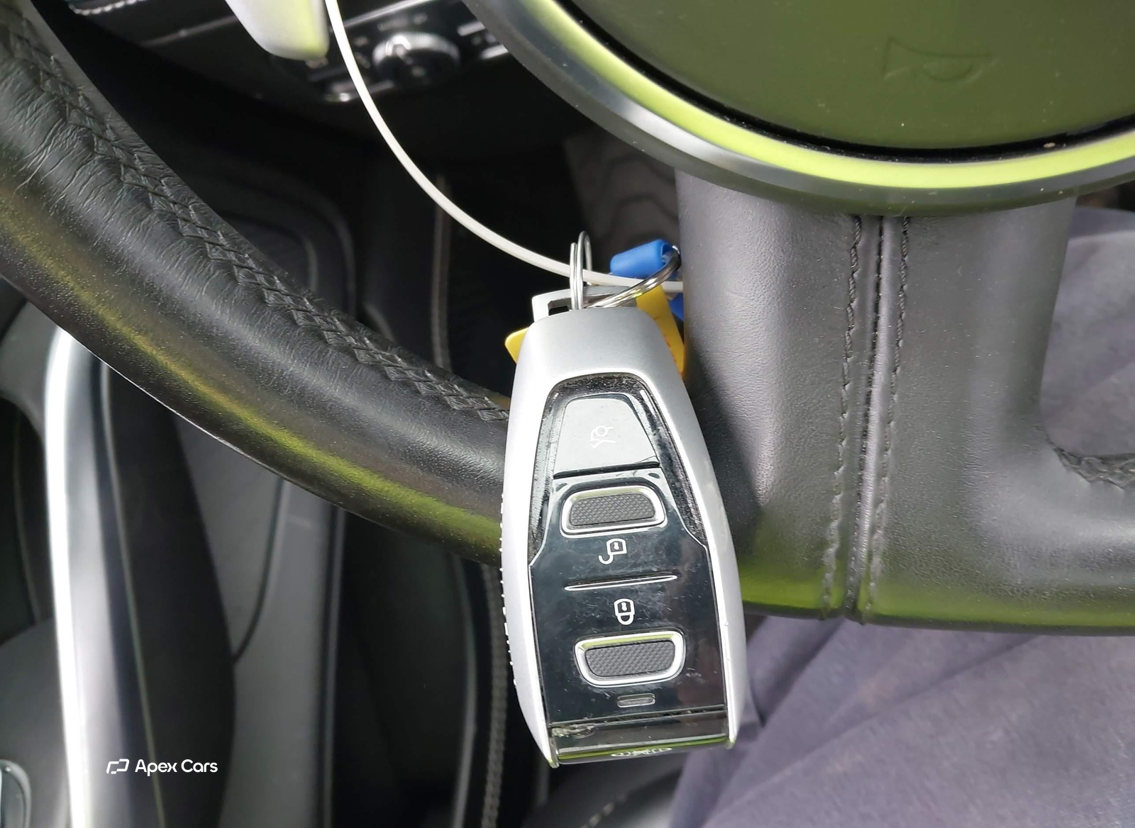 Aston Martin DBX 2021