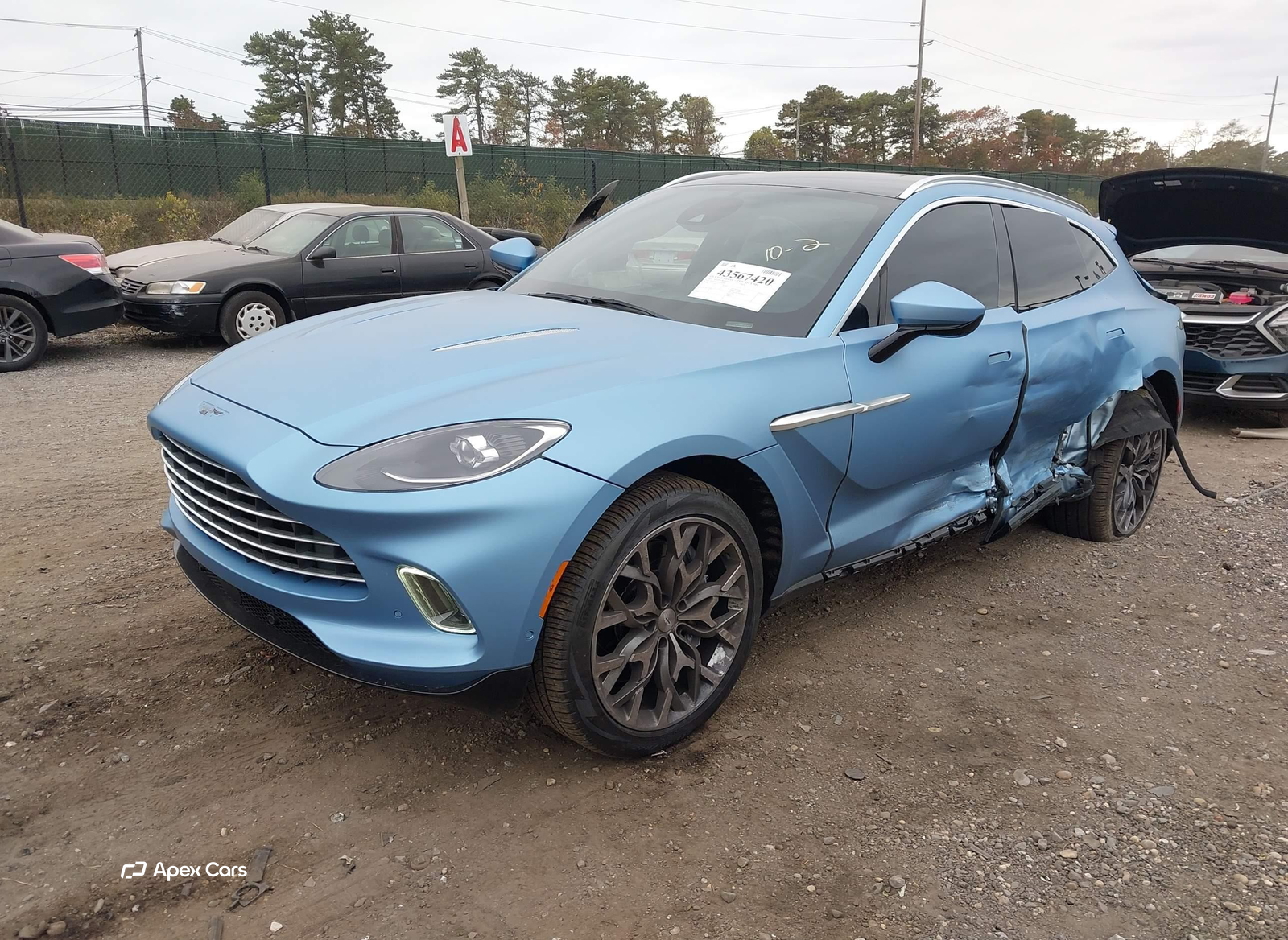 Aston Martin DBX 2021