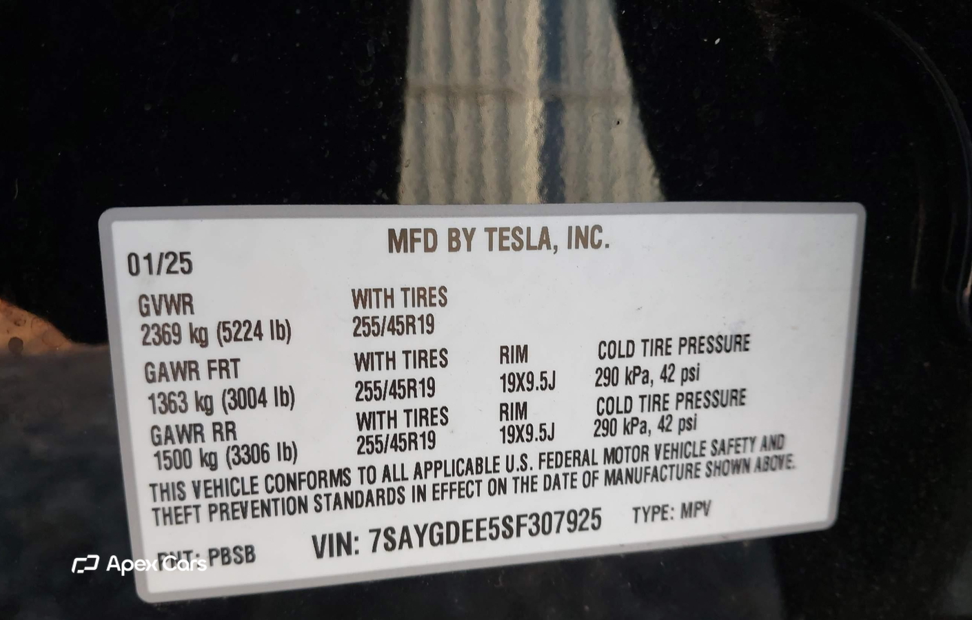 Tesla Model Y 2025