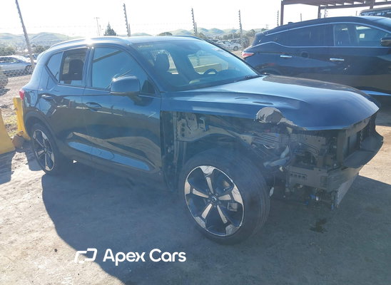 2021 Volvo XC40 - Image 1 of 5