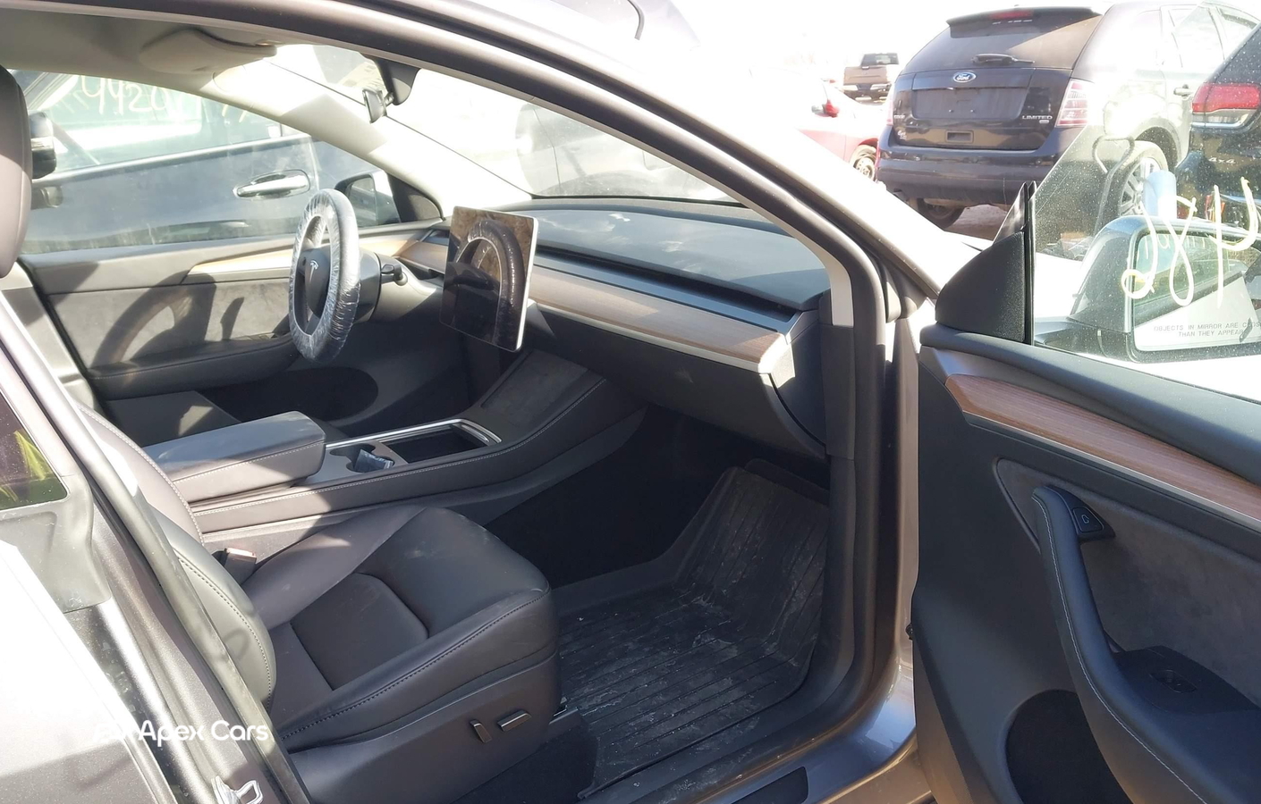 Tesla Model Y 2025