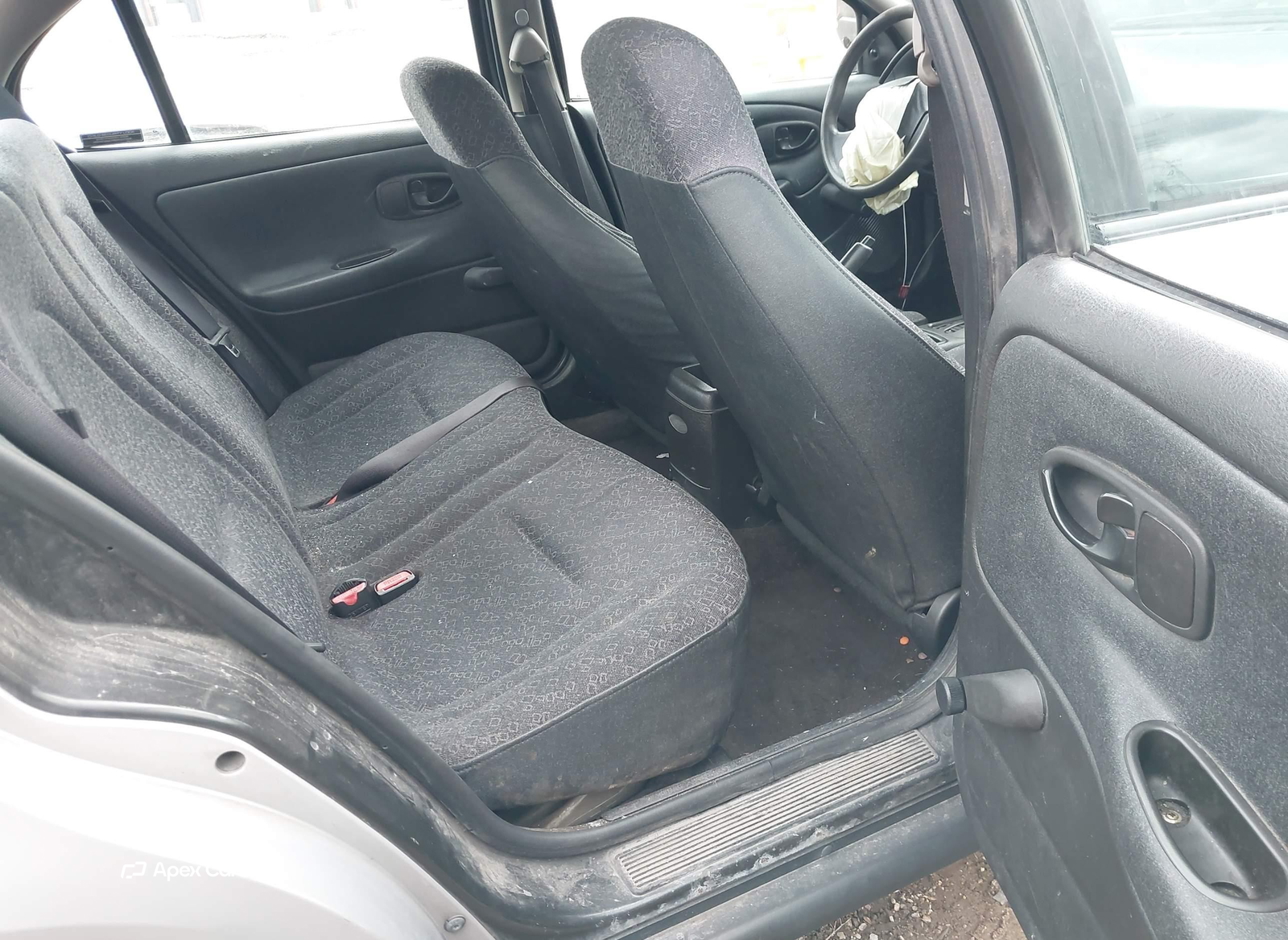 Saturn SL 2000