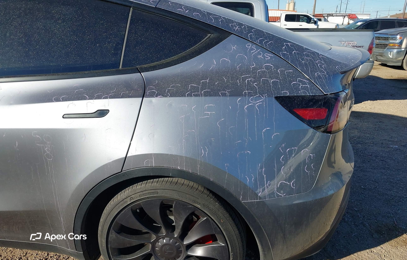 Tesla Model Y 2025