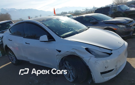 Tesla Model Y 2023 - Image 1 of 15