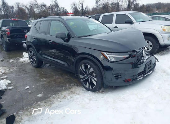 2023 Volvo XC40 - Image 1 of 5