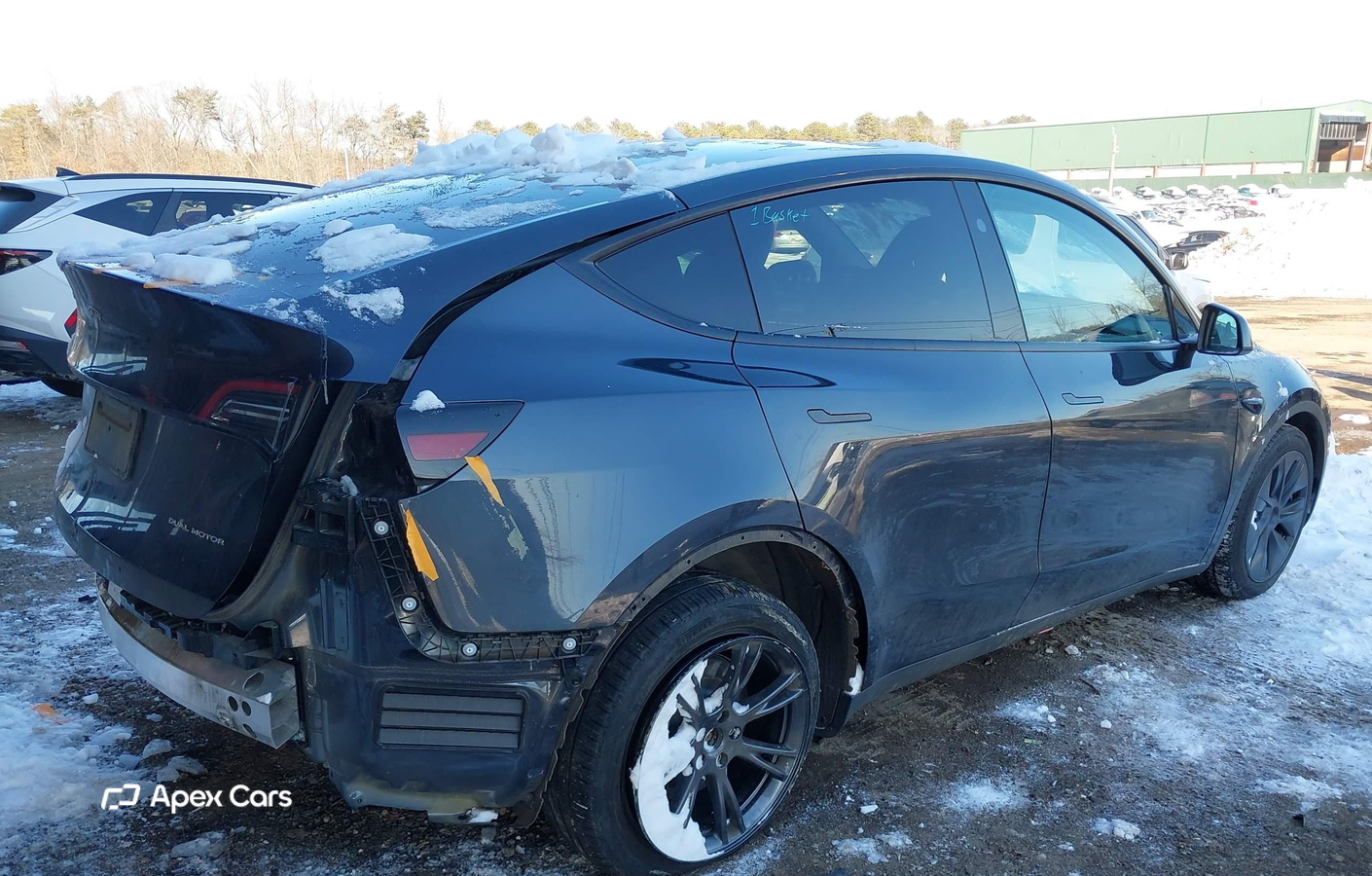 Tesla Model Y 2025