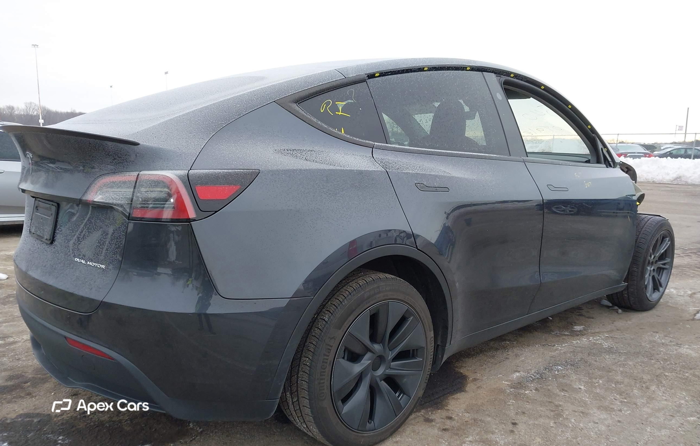 Tesla Model Y 2024