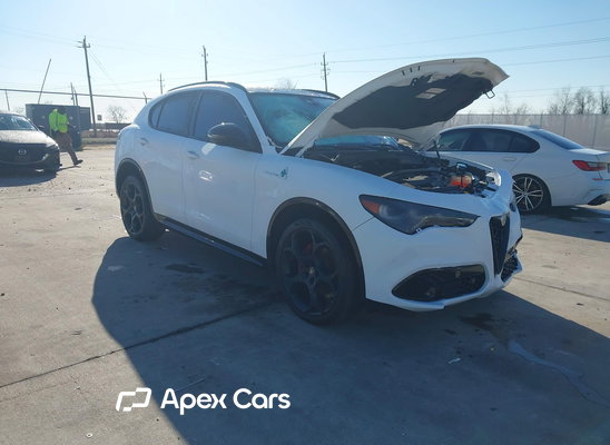 2024 Alfa Romeo Stelvio - Image 1 of 17