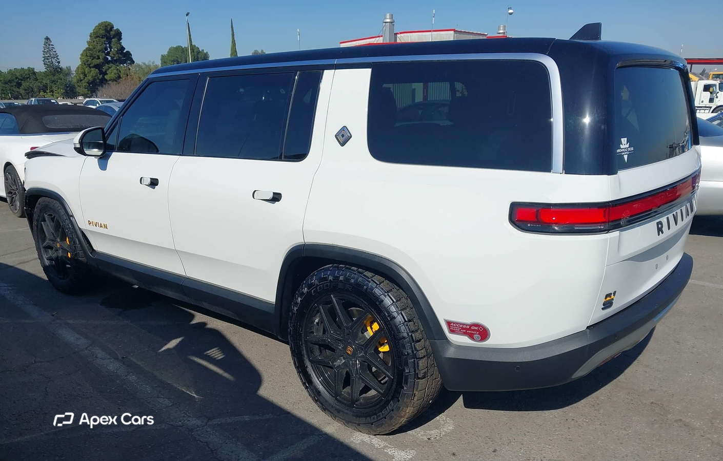 Rivian R1S 2023