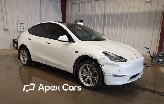 Tesla Model Y 2021 - Image 1 of 19